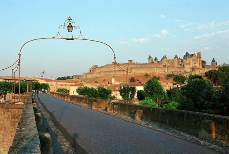 Bel Appartement Avec Cour Au Coeur De La Bastide Carcassonne Eksteriør billede