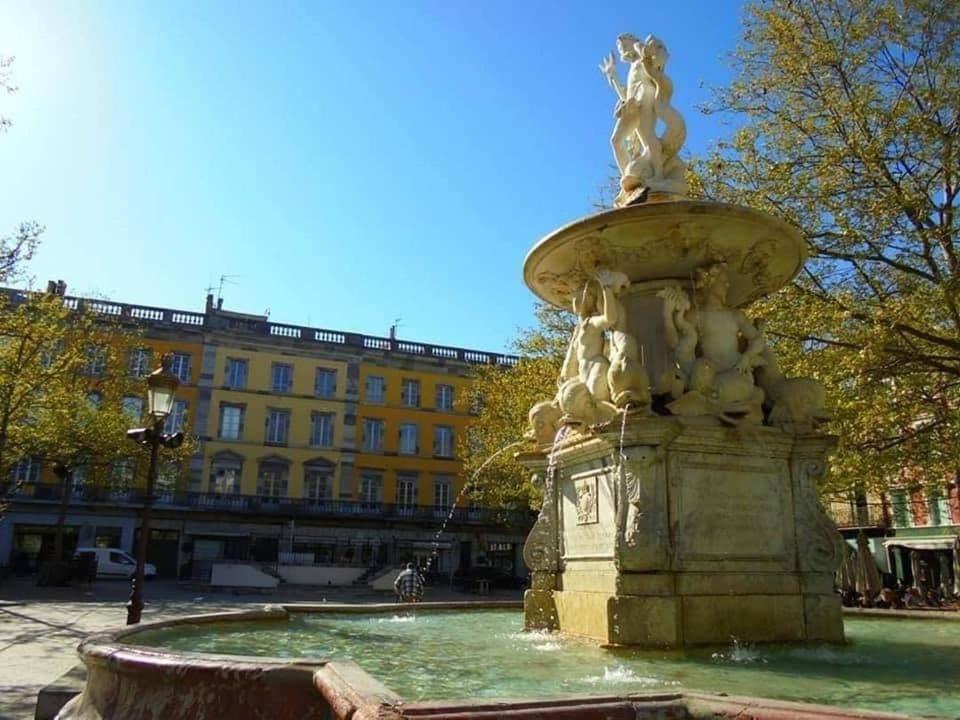 Bel Appartement Avec Cour Au Coeur De La Bastide Carcassonne Eksteriør billede